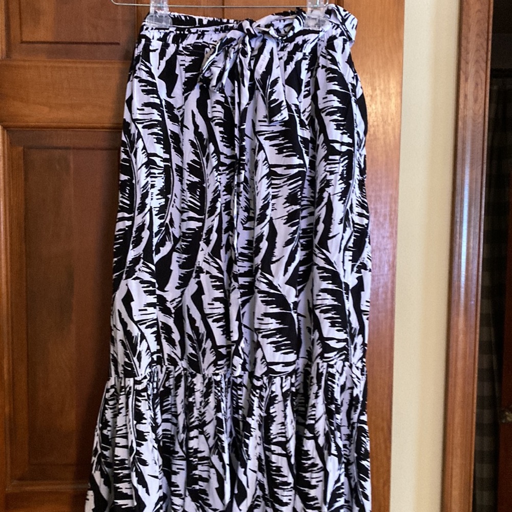 Womens Lane  Bryant Cacique long skirt 22/24 beach cover up NWOT.